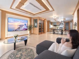 Family & Group Retreat Walk to Hongdae, 4BR, 2BA - 0