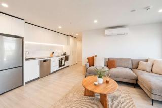 Central 1BR - Bath BBQ & Full Kitchen - 2