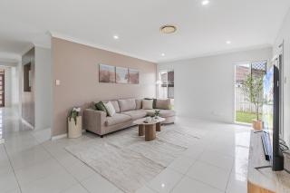 Spacious & Sunny 4BR Doolandella Family Home - 8