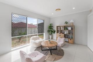 Spacious & Sunny 4BR Doolandella Family Home - 6