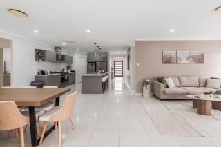 Spacious & Sunny 4BR Doolandella Family Home - 5
