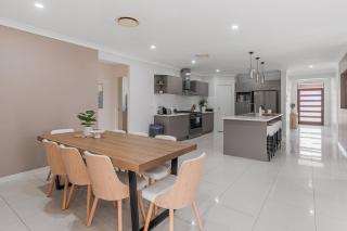 Spacious & Sunny 4BR Doolandella Family Home - 3