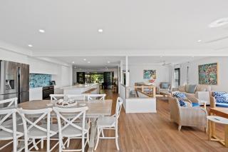 Island Hideaway + 1 min to Cylinder Beach + Sleeps 10 - Point Lookout - 0