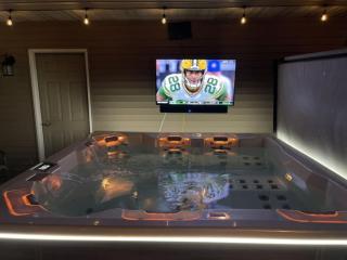 Sunny Days Await Seasonal Pool & Hot Tub Retreat - 3