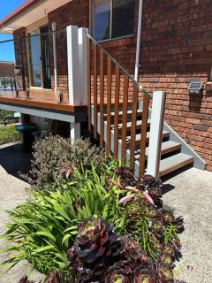 Cheerful 2-bedroom home with free wi-fi - 8