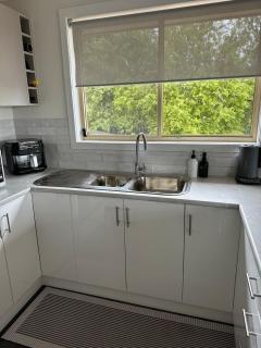 Cheerful 2-bedroom home with free wi-fi - 6