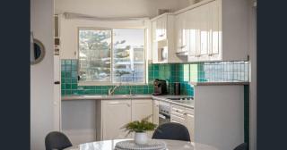 entire esplanade 2br stay - 0
