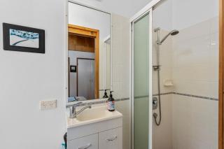 Seachange - 3 mins to beach and Straddie Hotel - 5