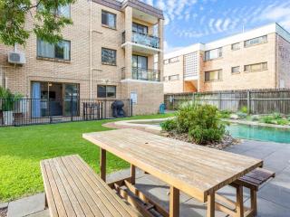 Unit 1, 15 Cotton Tree Pde - 2