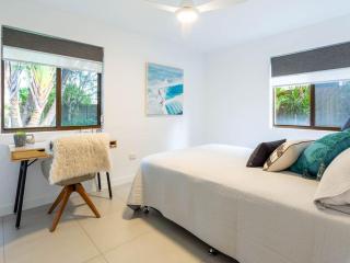 Unit 1, 15 Cotton Tree Pde - 1