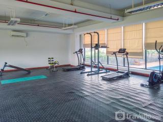 Comfortable and Cozy Living Studio Room Apartment at Dave By Travelio - 1
