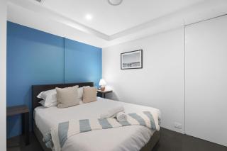 Ocean View Circle on Cavill 2BR Apartment - 4