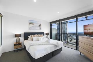 Ocean View Circle on Cavill 2BR Apartment - 3