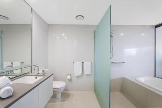 Ocean View Circle on Cavill 2BR Apartment - 2