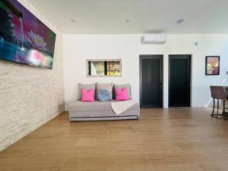 Pool House 311 by Diana - 6