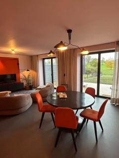 Designer townhouse with mountain views - 8