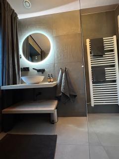 Designer townhouse with mountain views - 4