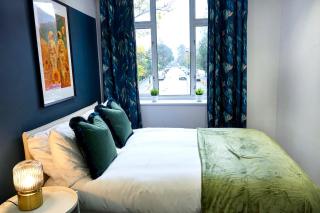 Spacious Modern 3-Bed Flat in Westbourne near Beach - 4