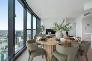 Sky-High Brisbane Pool Spa Gym & City Views - 9