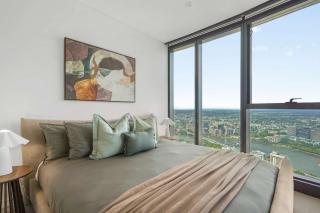 Sky-High Brisbane Pool Spa Gym & City Views - 7