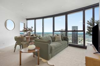 Sky-High Brisbane Pool Spa Gym & City Views - 0
