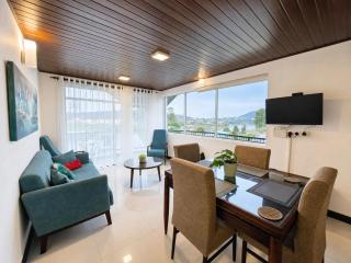 The Lakeside Stay - 9