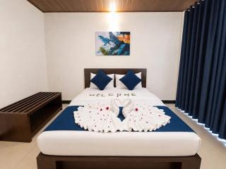 The Lakeside Stay - 1