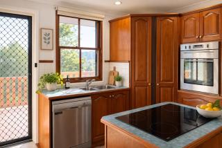 Rochedale South 3BR Family Retreat with Balcony - 8