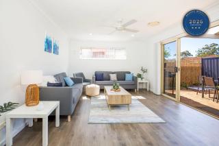 Coastal Capers - Pet Friendly - 10 Mins Walk to Beach - 9