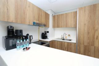 Sea View 2BR | Near Cleveland & ADGM - 1