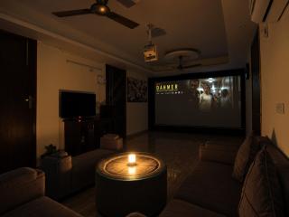 Shimayas Home 3BHK Cinema Lounge Valley Views - 7