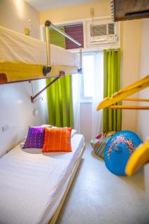 Flotsam and Jetsam Artist Beach Hostel - San Juan - 8