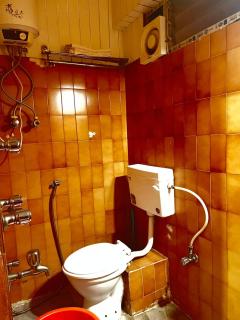 Hotel Green Hills - Prime Location on MG Marg - 8