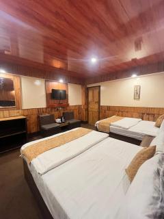 Hotel Green Hills - Prime Location on MG Marg - 1