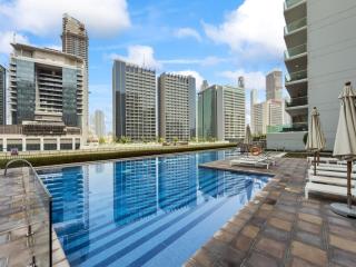 Burj khalifa and Canal views - Luxury Apartments for Rent in Dubai Business Bay - 2