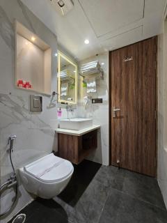 Hotel Grand Plaza - Near New Delhi Railway Station And Connaught Place - By M S Hospitality - 5