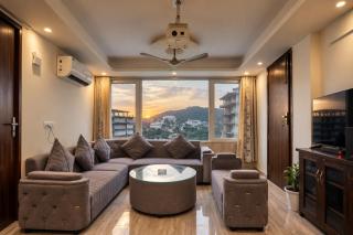 Shimayas Home 3BHK Cinema Lounge Valley Views - 8