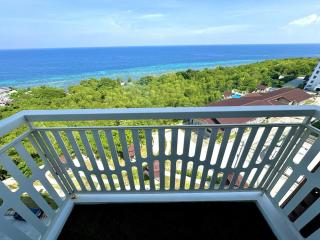 Group Getaway in Panglao Pool, Gym & Ocean View B-1017 - 8