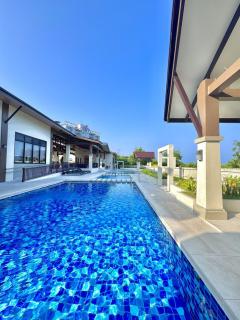 Group Getaway in Panglao Pool, Gym & Ocean View B-1017 - 7