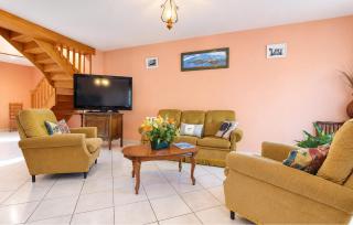 3 Bedroom Cozy Home In Creances - 9