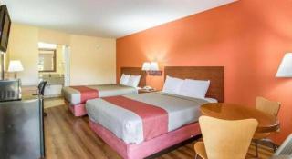 Rodeway Inn & Suites - 5
