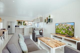 Modern Villas with Private Pools, Whirlpools & Gardens - 3