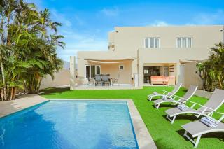 Modern Villas with Private Pools, Whirlpools & Gardens - 8