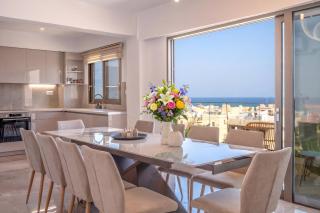 Sunset 300m from Beach, Heated Pool, Jacuzzi and Gym - 9