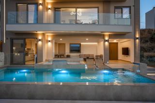 Sunset 300m from Beach, Heated Pool, Jacuzzi and Gym - 2