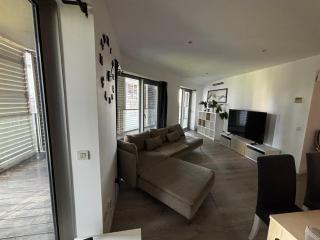 Beachfront with terrace for 8 - 8