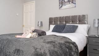 Comfy Coventry House 2 Double Bedrooms, Sleeps 4 - 3