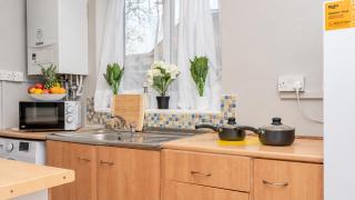 Comfy Coventry House 2 Double Bedrooms, Sleeps 4 - 2