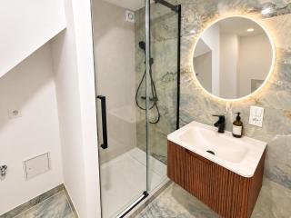 BeckHomes Munich New, central Studio Apartments up to 5 - 8