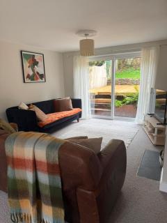4-Bed House - Ideal for Families & Groups - Free Parking - 2
